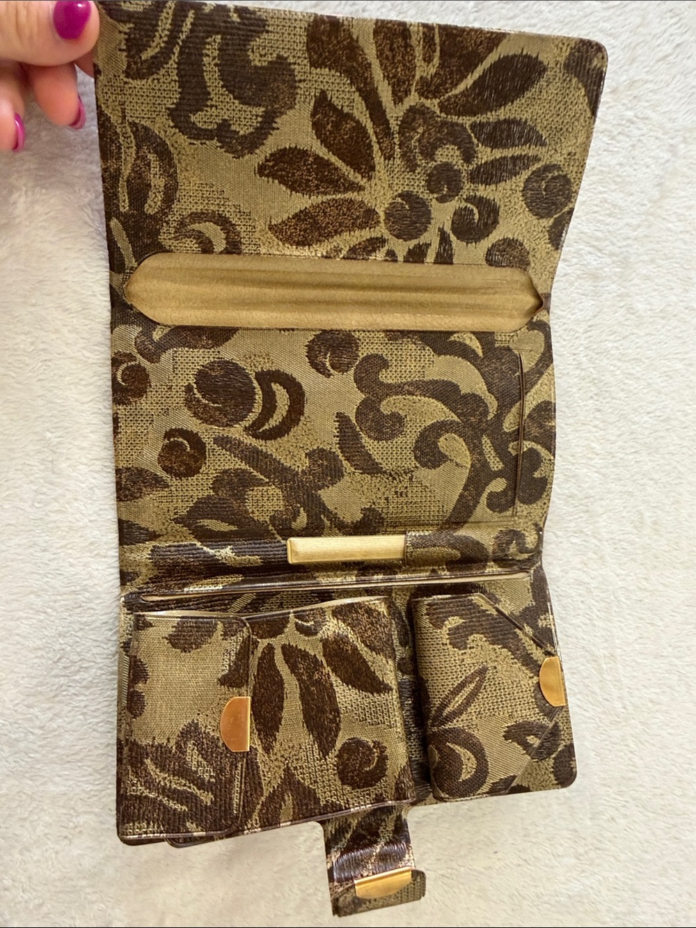 Vintage Elegant Floral Organizer in Gold with Gold Clasp - Picture 3 of 4